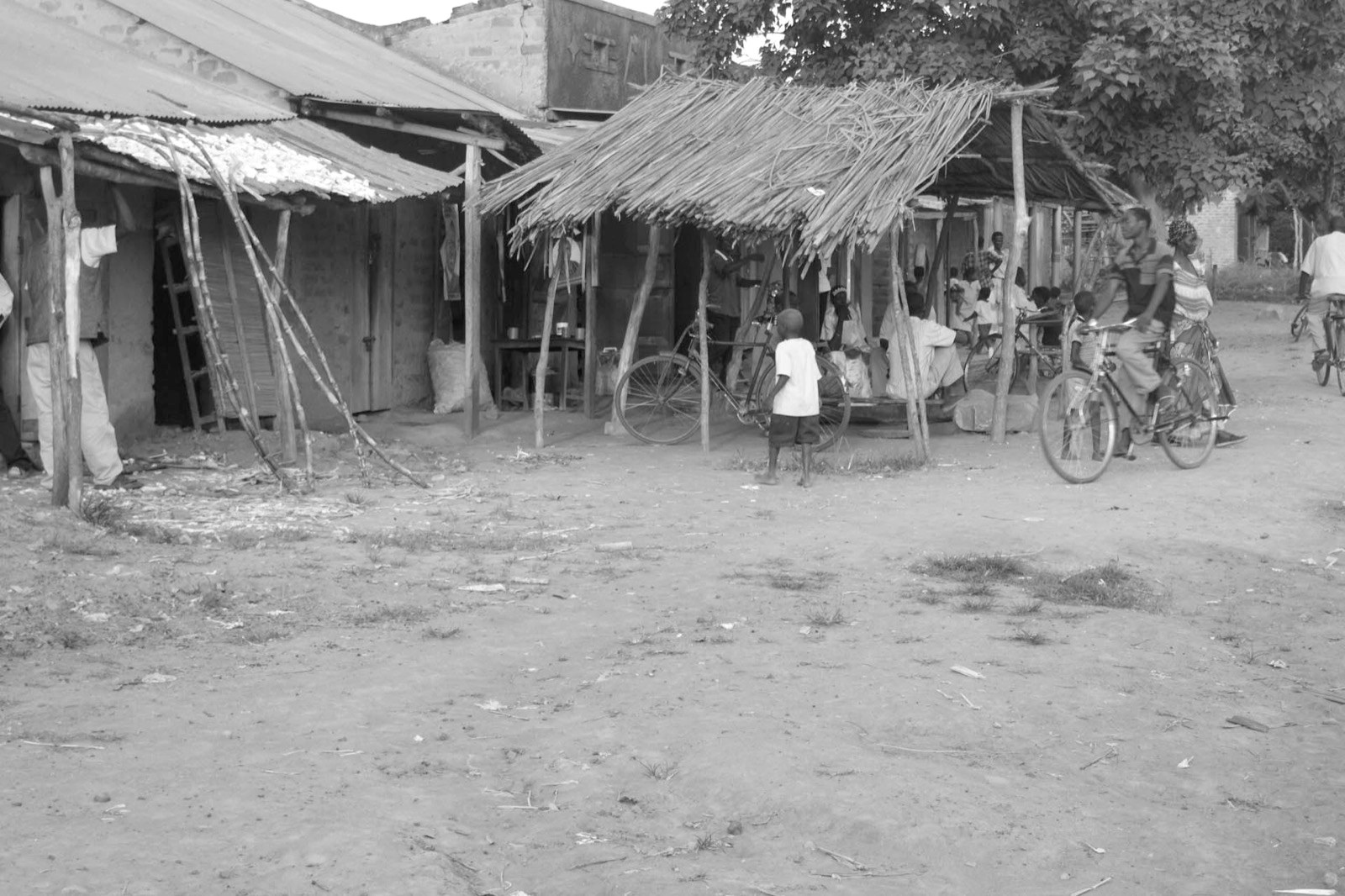 The Ligingi trading centre — village shops, bicycles and daily life, Tororo District, Uganda