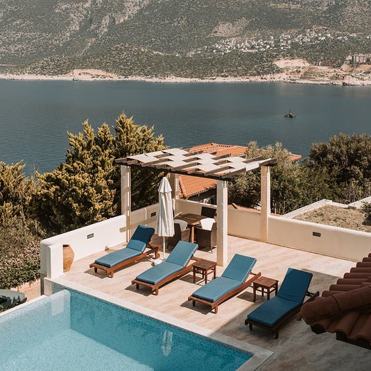 pexels-vlada-karpovich-7903136_535x-1